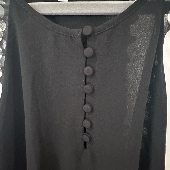 Cute lightweight tank top . Black with cute detail buttons and sides - Picture 3 of 4